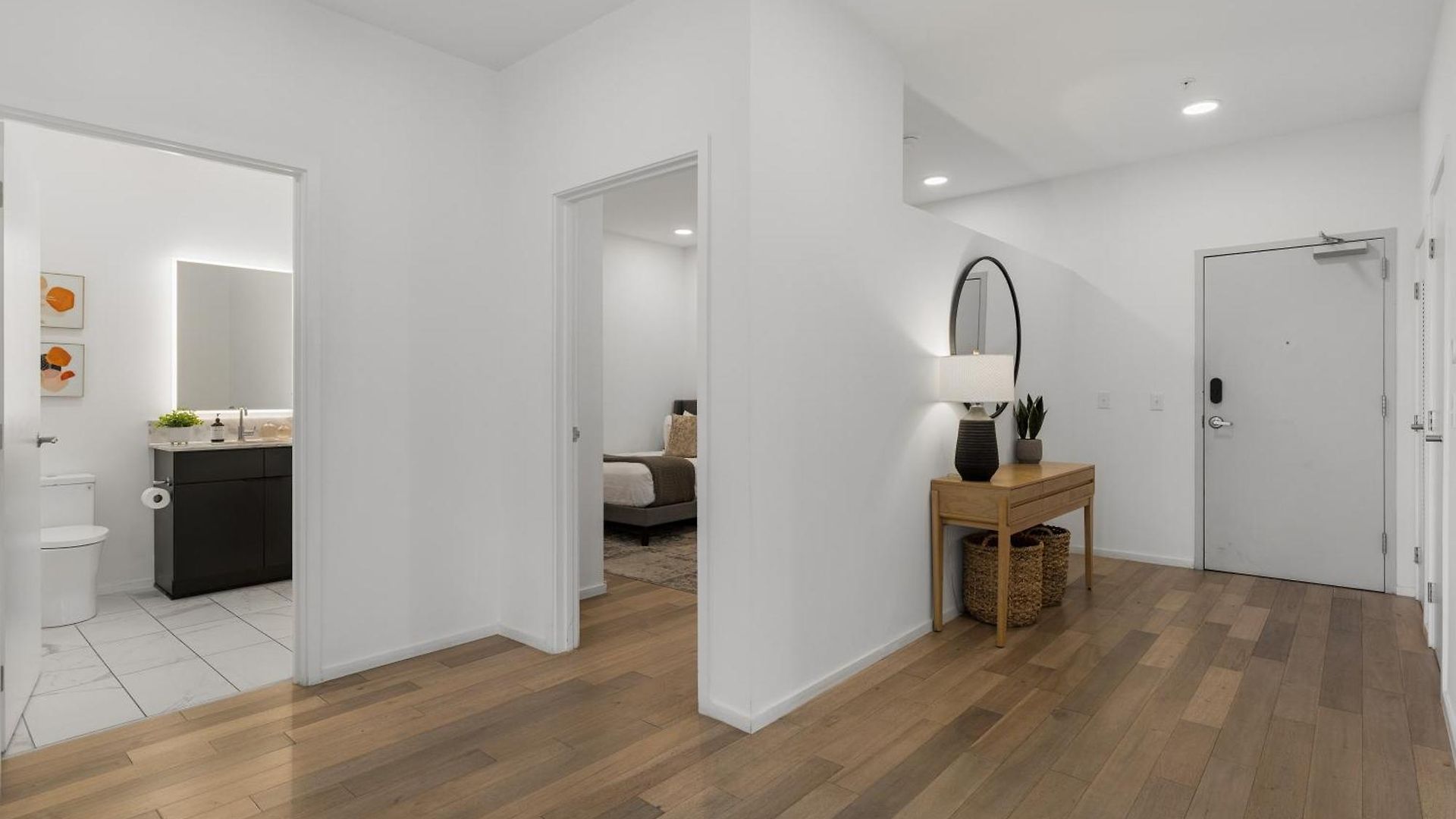 Apartment Luxury On The River 4 Beds 2.5 Bath, Walk To Downtown *