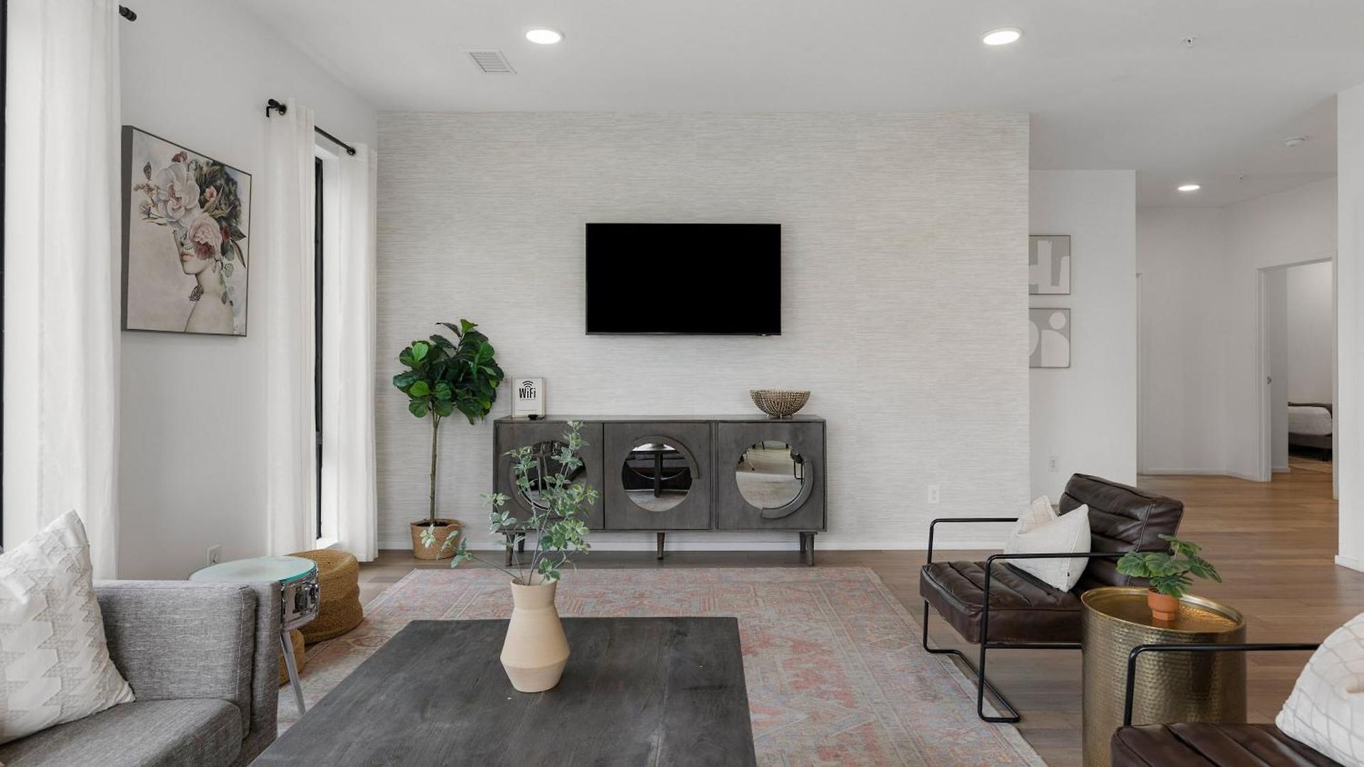 Luxury On The River 4 Beds 2.5 Bath, Walk To Downtown Apartment Nashville