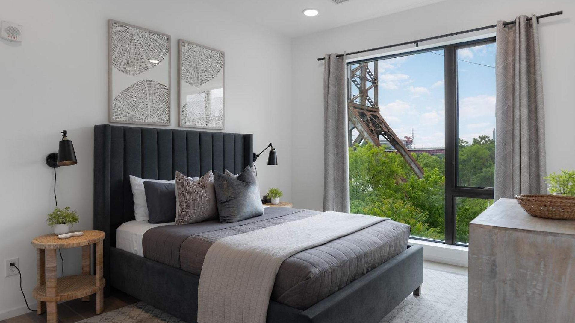Luxury On The River 4 Beds 2.5 Bath, Walk To Downtown Apartment Nashville