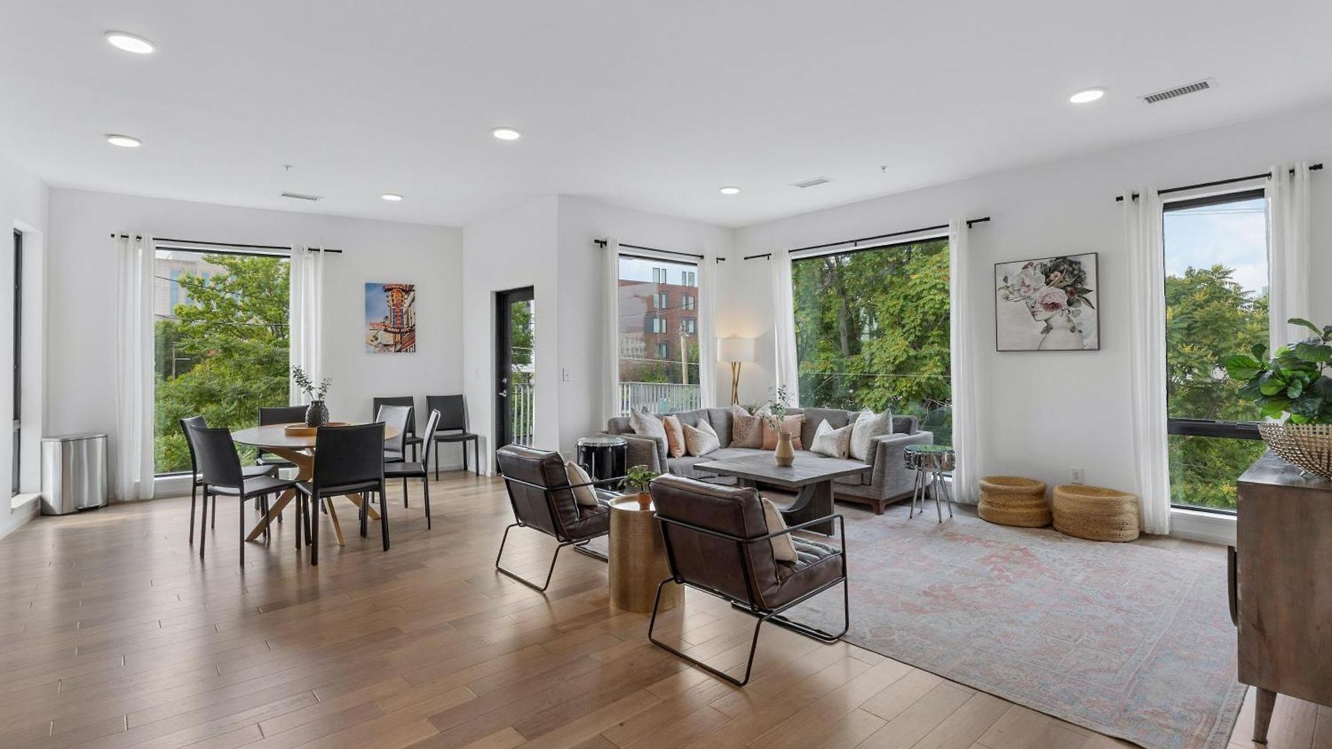 Apartment Luxury On The River 4 Beds 2.5 Bath, Walk To Downtown