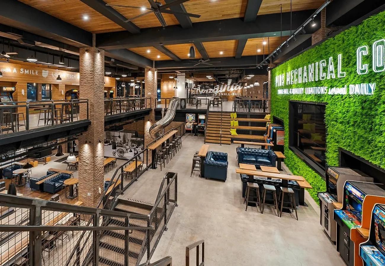 Getaway - Rooftop, Garage, Near Broadway! * Nashville