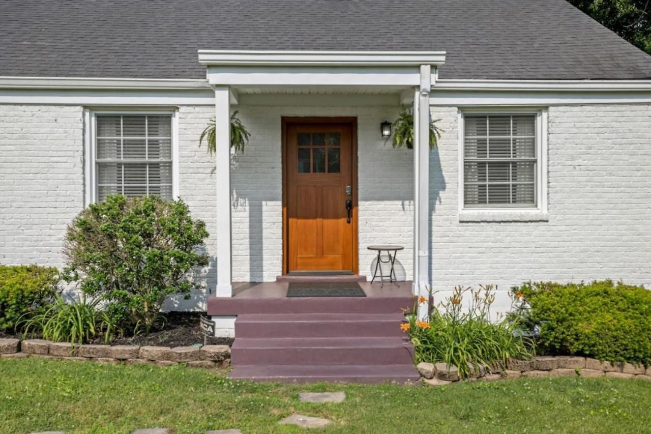 Inglewood East - Large Yard & Private Deck - Free Parking Holiday home *