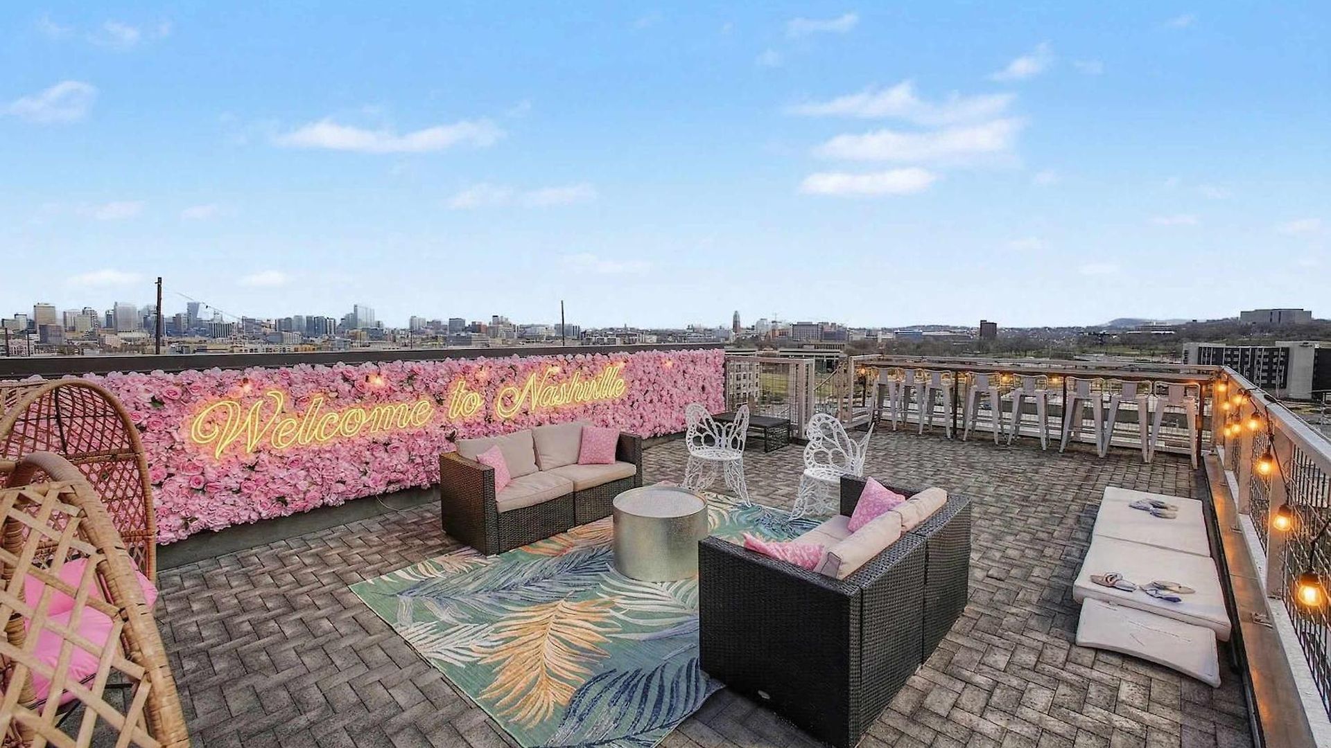 Luxury Retreat: Rooftop Hot Tub Double Deck & Game *