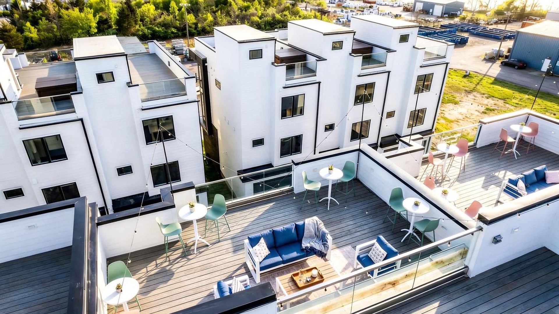 New Nash Eras - 15 Beds - Hot Tub On Rooftop Deck Holiday home Nashville