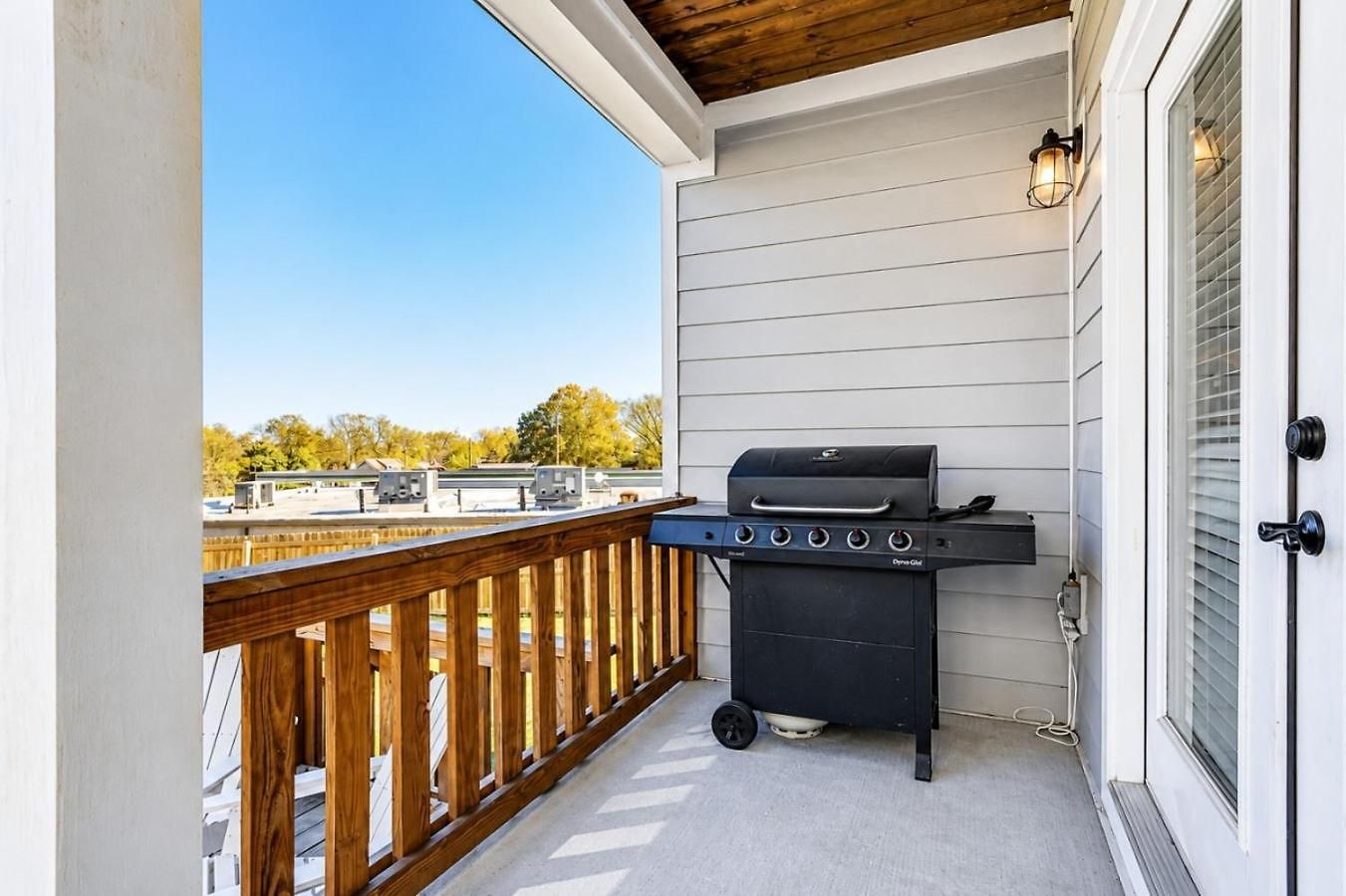 Holiday home 3 Bedroom Home- Huge Yard For Pets 4 Miles To Broadway Nashville