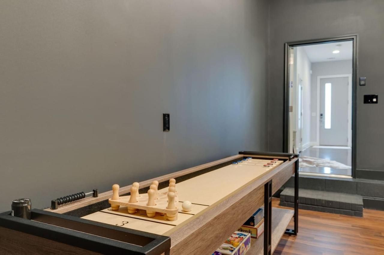 Holiday home Luxury Townhome! Rooftop-game Room! Near Broadway! *