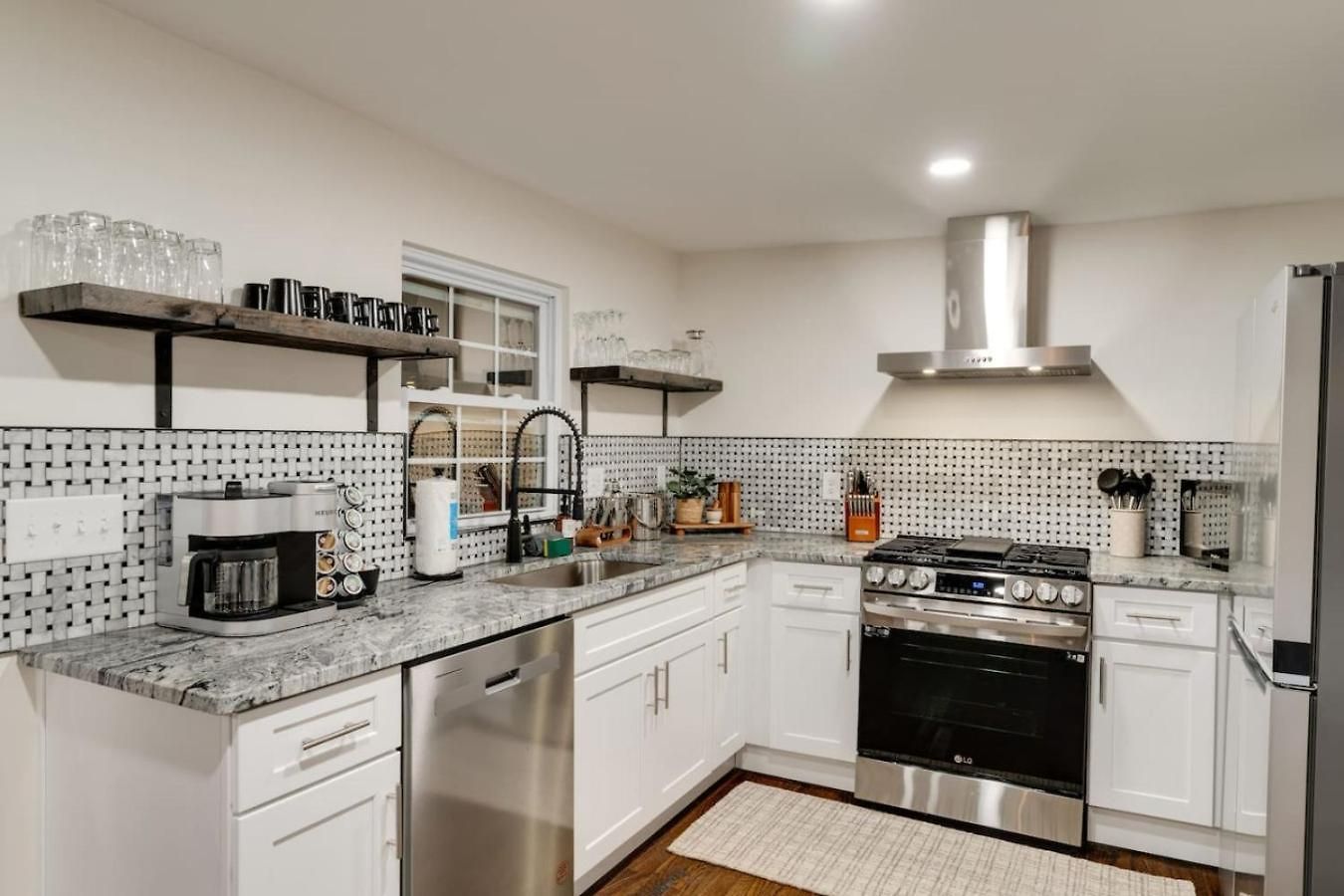 East One Level With Big Yard Holiday home