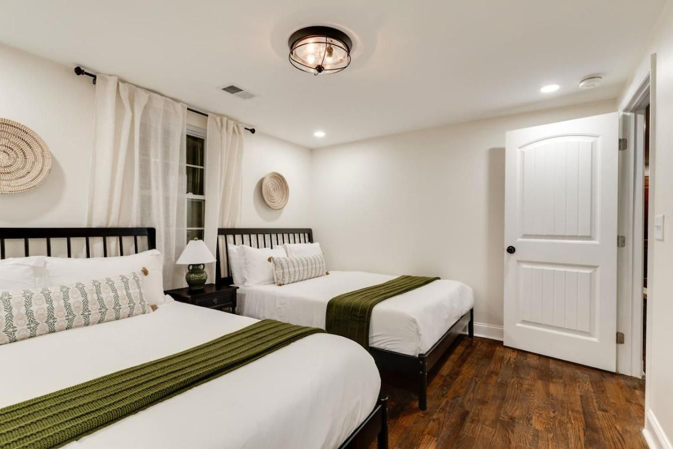 East One Level With Big Yard Holiday home Nashville