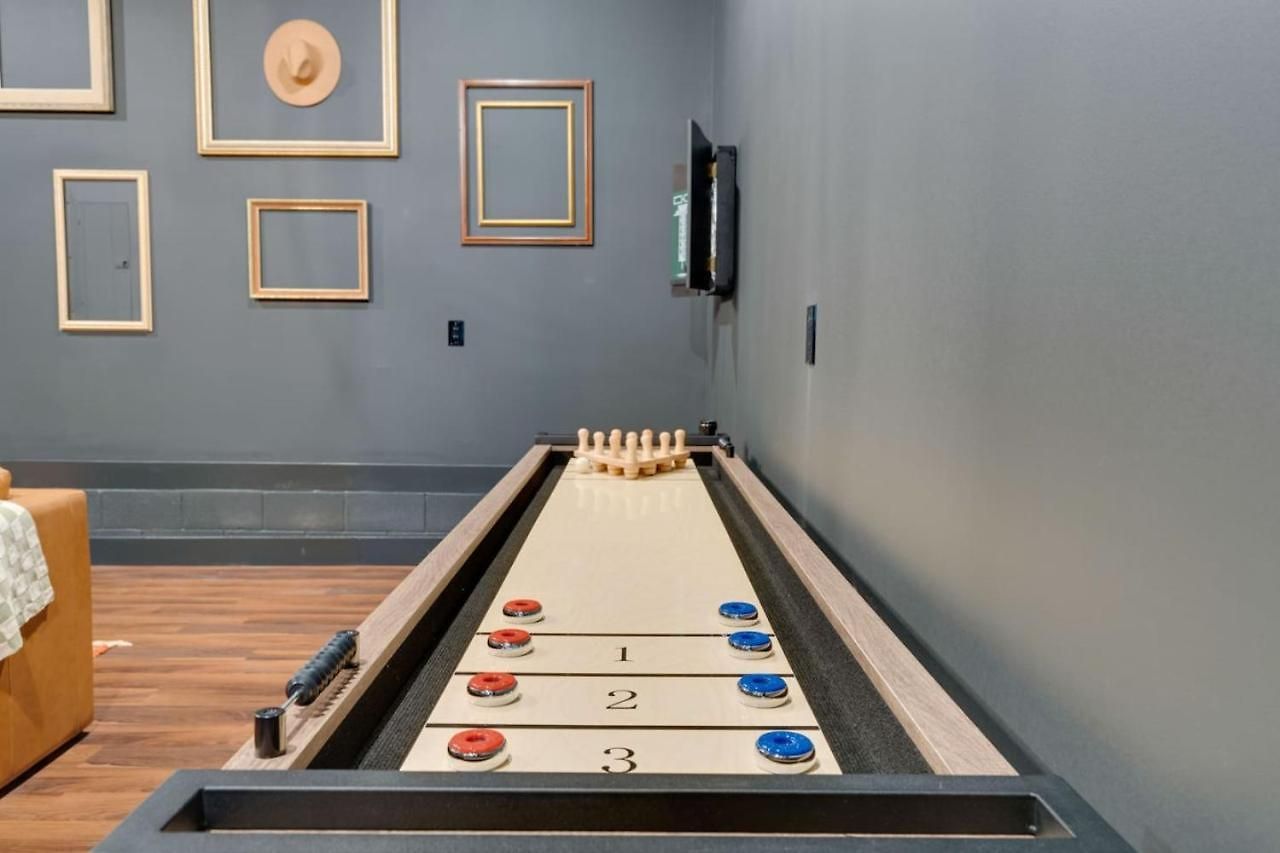 Luxury Townhome! Rooftop-game Room! Near Broadway!