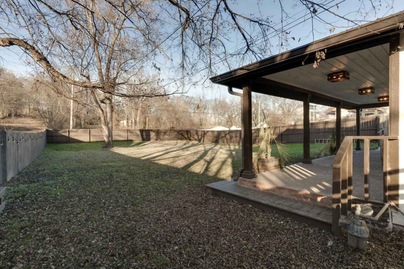 East One Level With Big Yard Holiday home Nashville