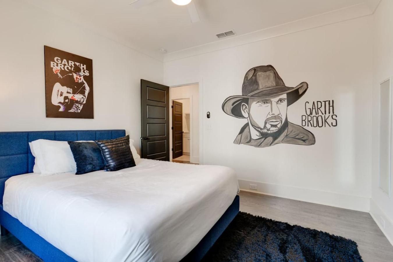 The Mural House, 11 Bed Group Hq ,near The Gulch *