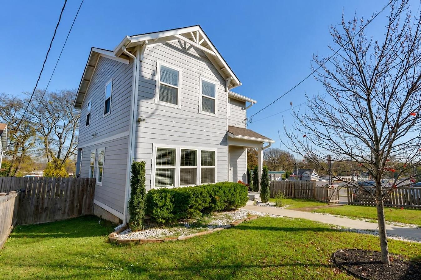 3 Bedroom Home- Huge Yard For Pets 4 Miles To Broadway Holiday home Nashville