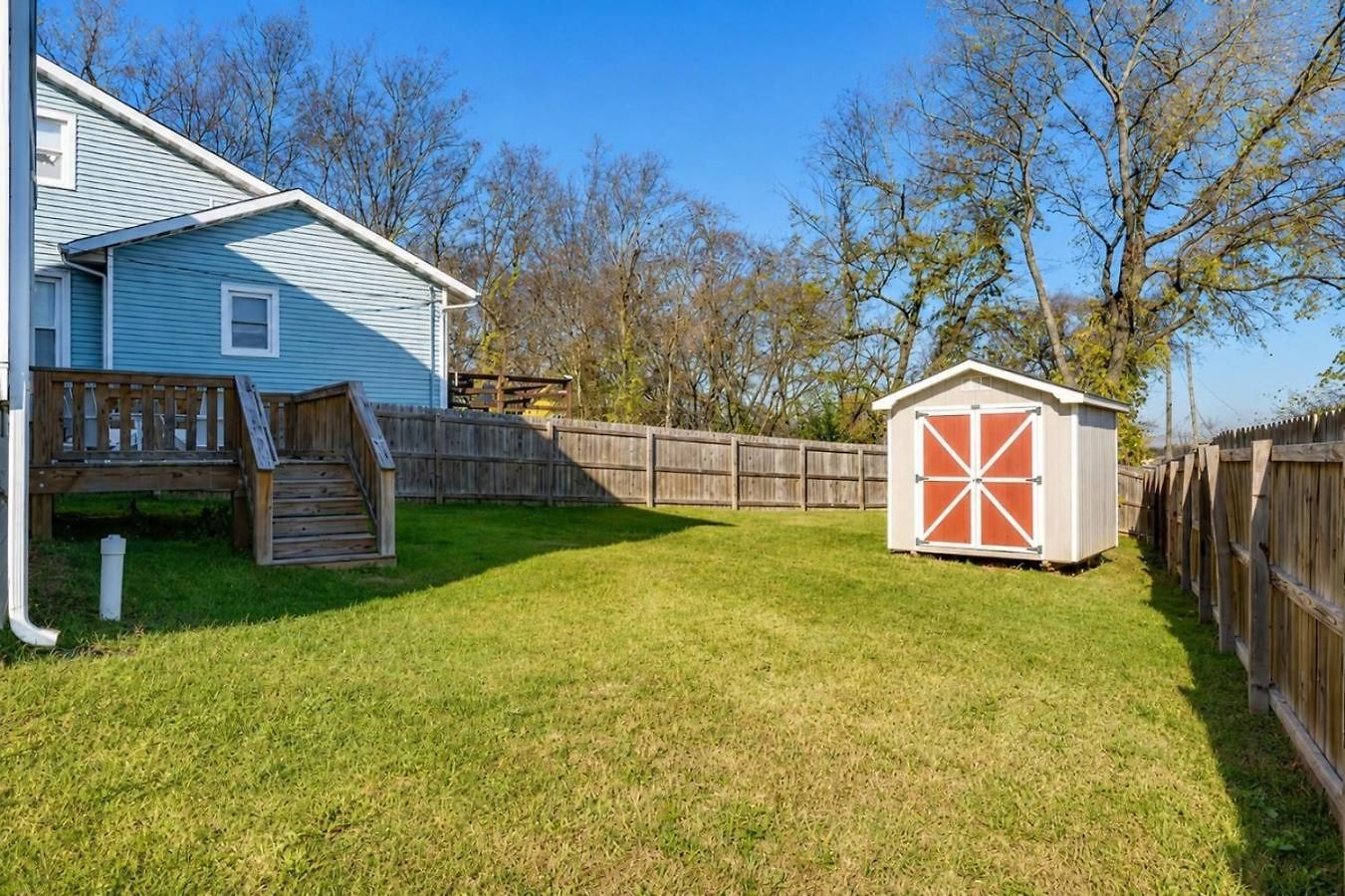 Holiday home 3 Bedroom Home- Huge Yard For Pets 4 Miles To Broadway Nashville