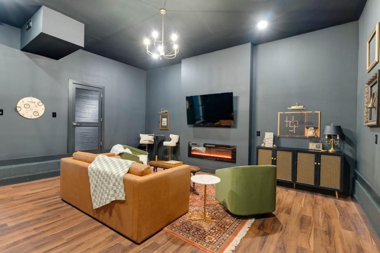 Luxury Townhome! Rooftop-game Room! Near Broadway! *