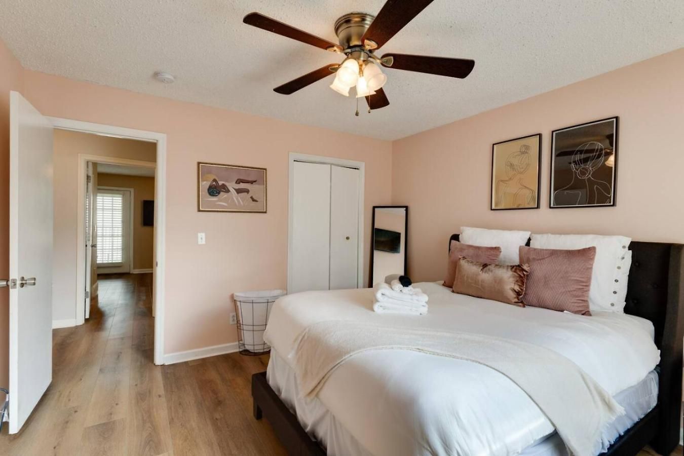 Prime Location With Balcony Near Broadway And Golf Apartment