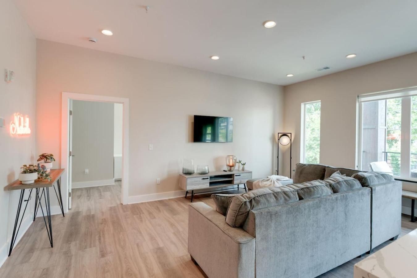 Apartment Prime West End 2br W, Sauna And Balcony Near Vandy! Nashville