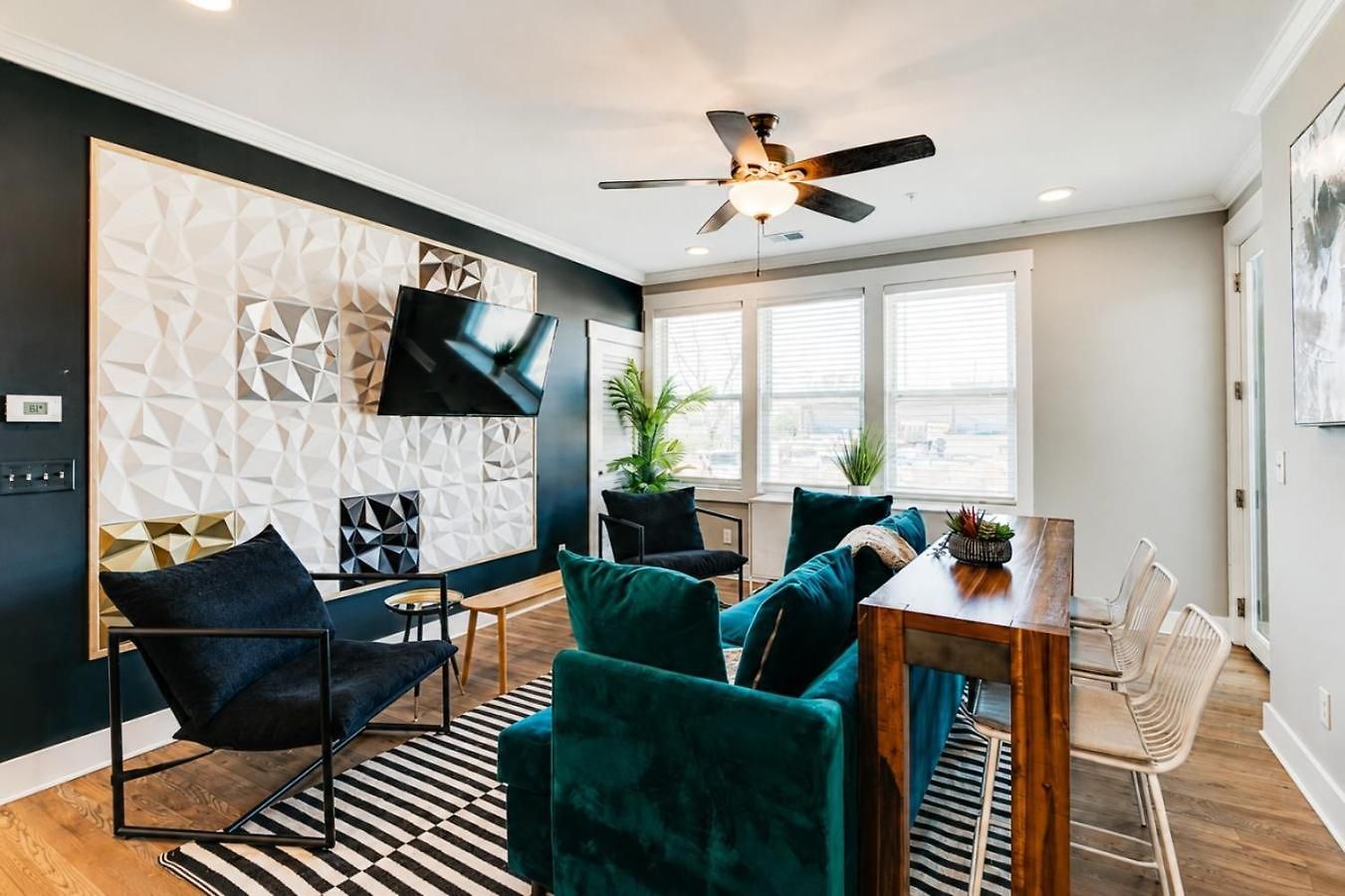 Nations Sky Retreat 2br Private Rooftop Views Apartment *
