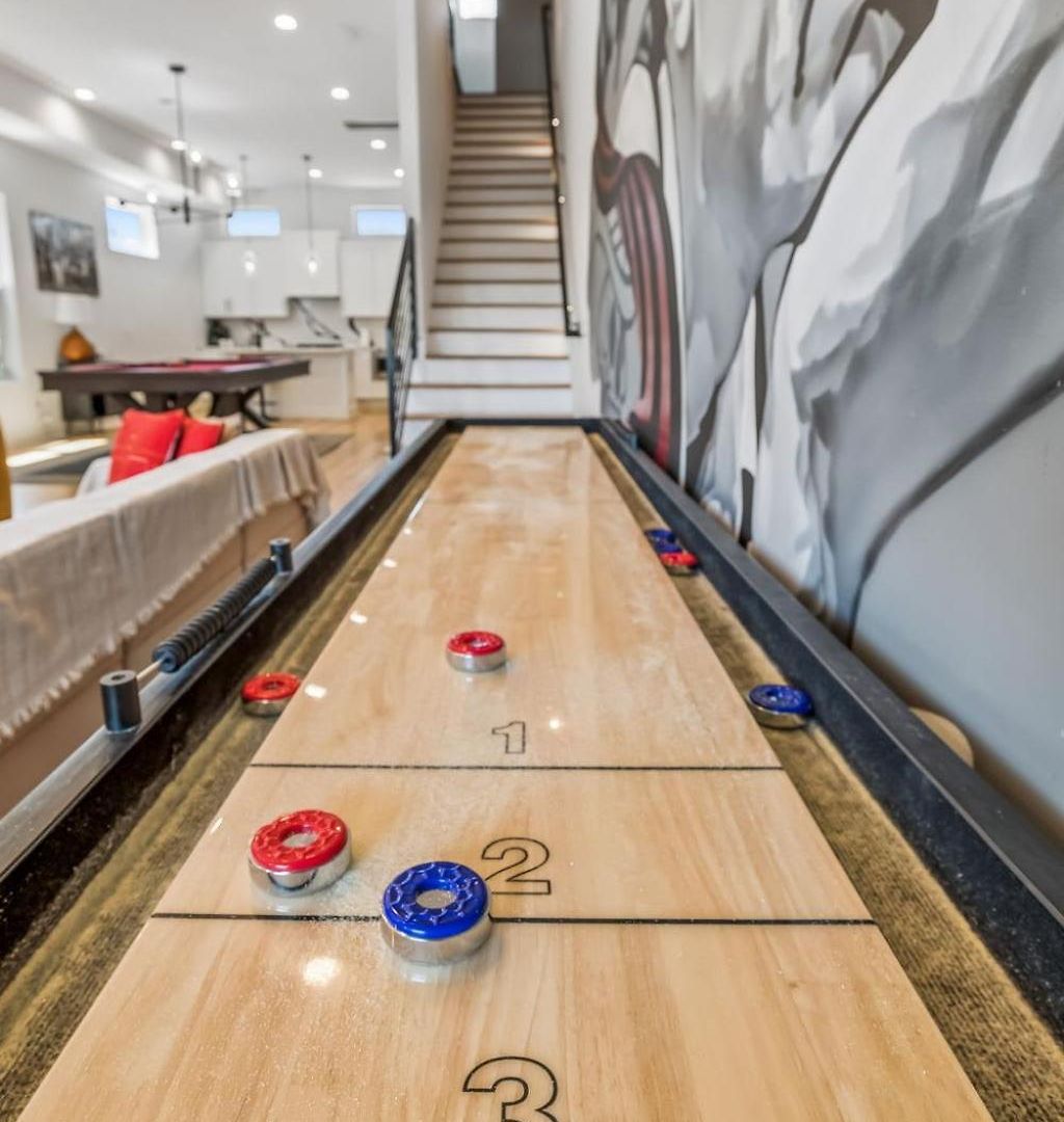 Stylish Multi-level Retreat Rooftop & Pool Table Holiday home Nashville