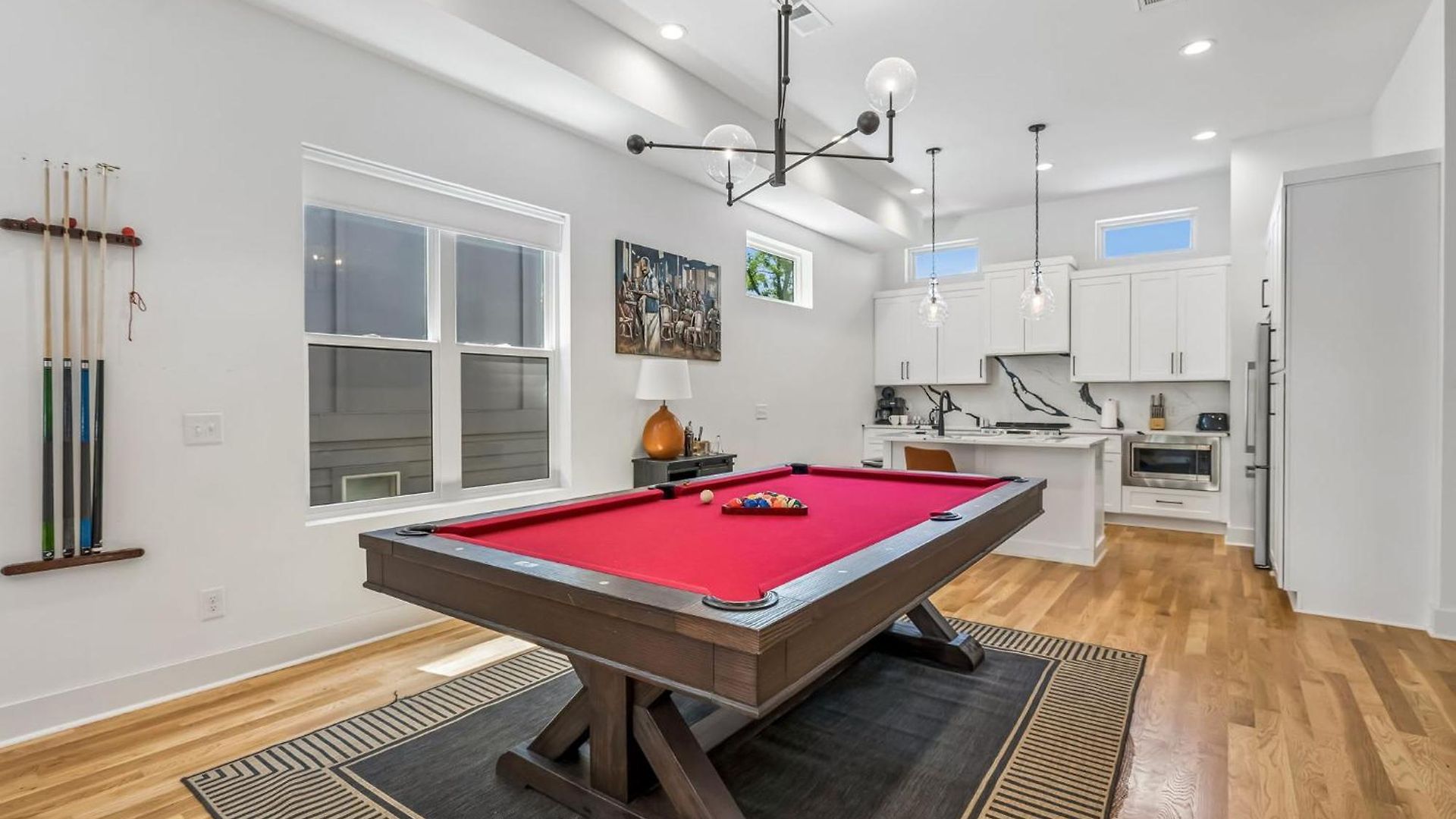 Stylish Multi-level Retreat Rooftop & Pool Table *
