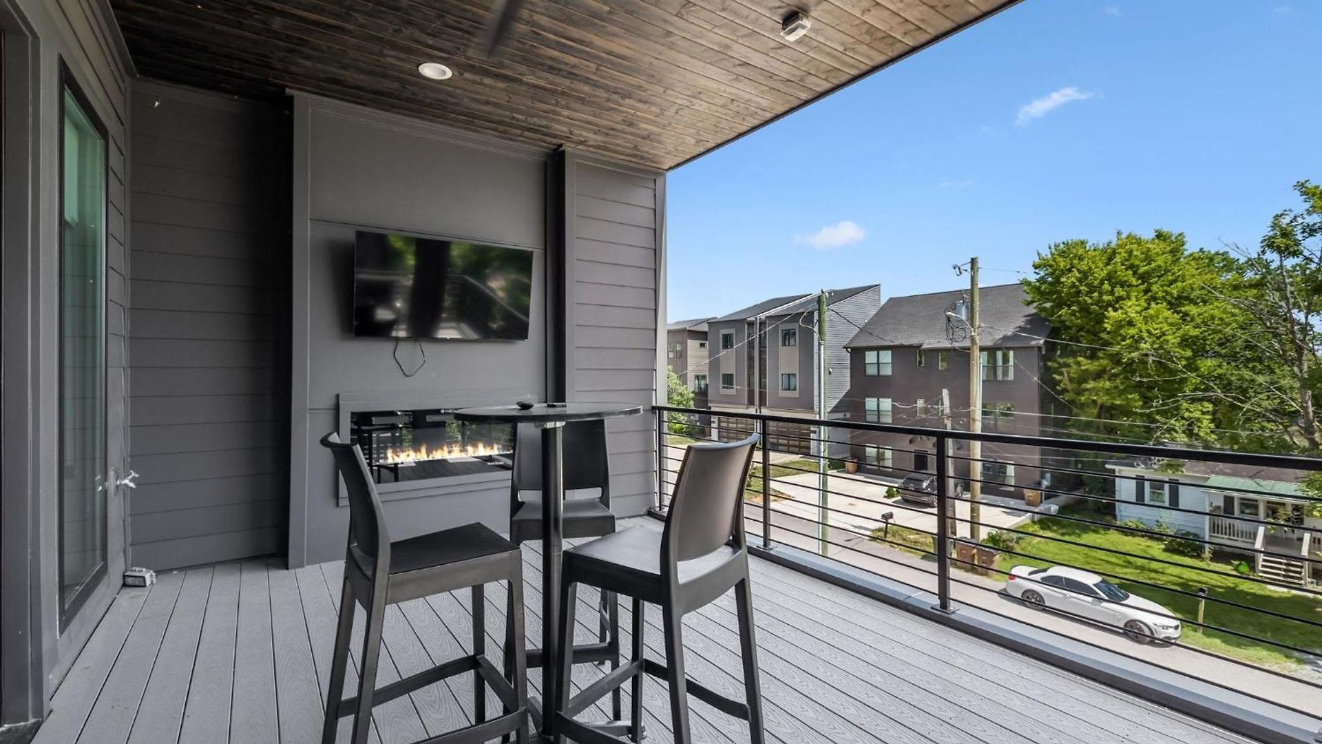 Stylish Multi-level Retreat Rooftop & Pool Table