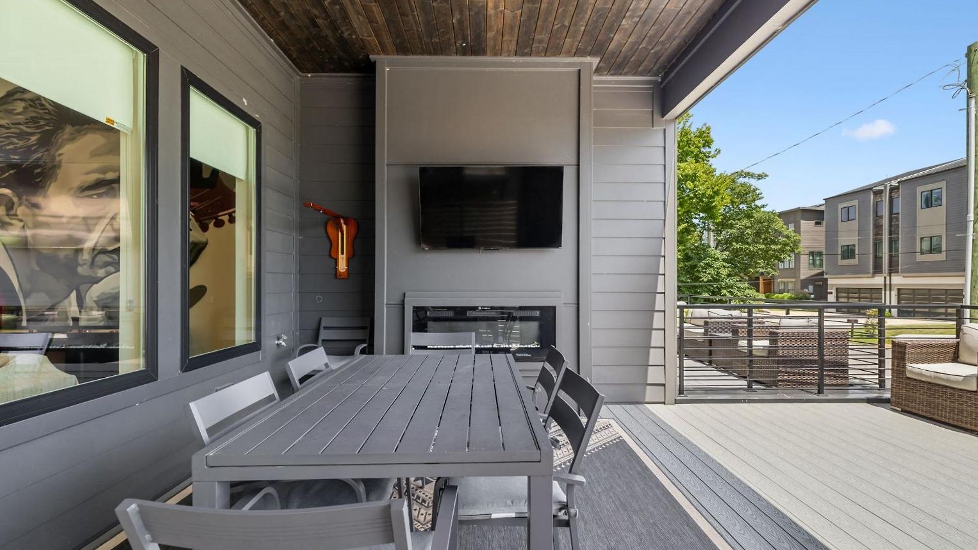 Stylish Multi-level Retreat Rooftop & Pool Table Holiday home Nashville