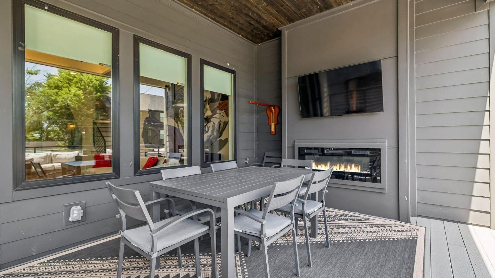 Holiday home Stylish Multi-level Retreat Rooftop & Pool Table *