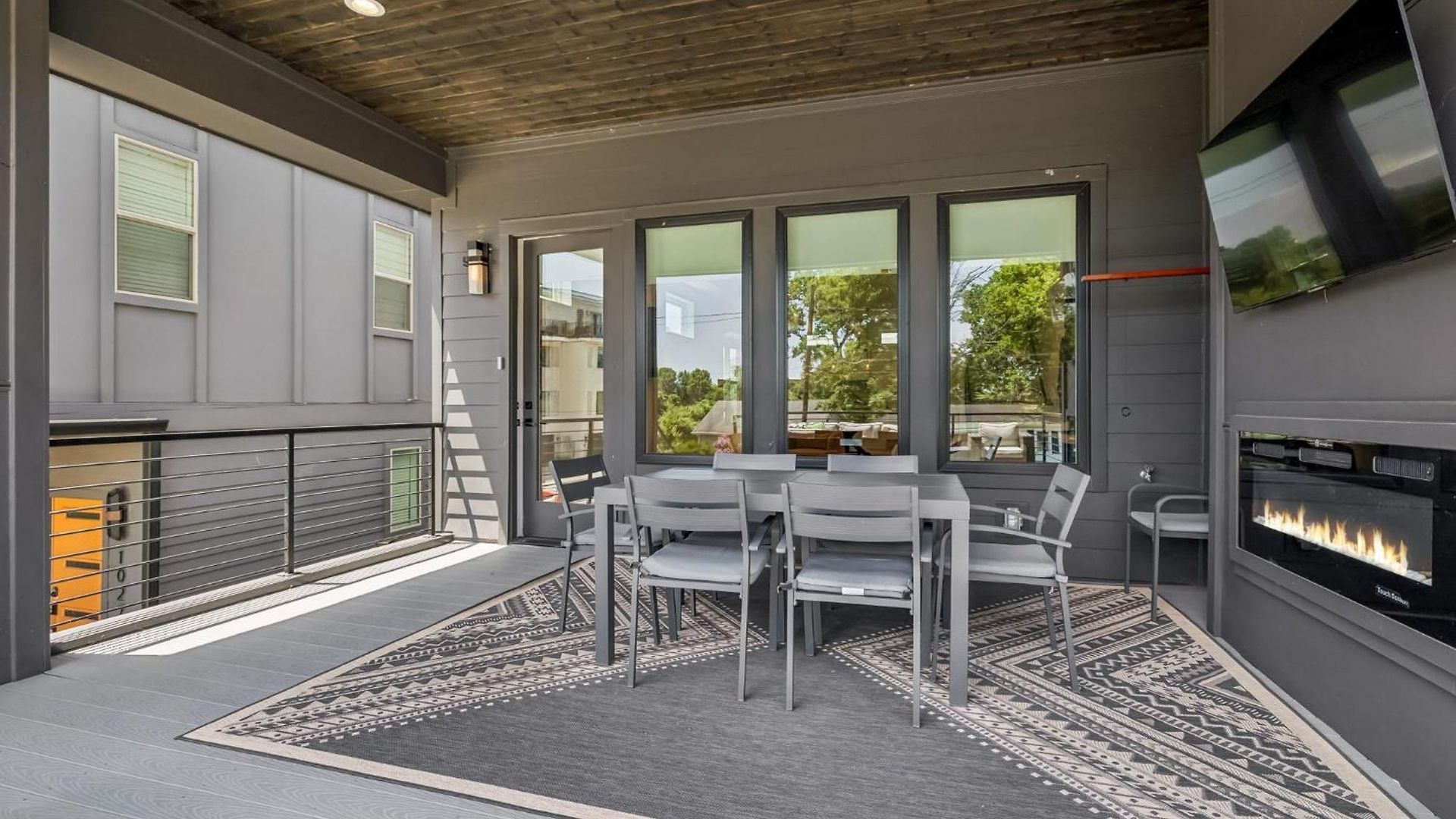 Stylish Multi-level Retreat Rooftop & Pool Table Nashville