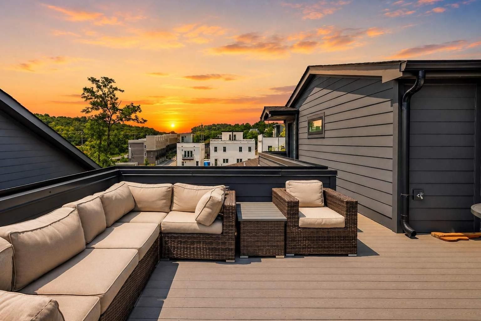Stylish Multi-level Retreat Rooftop & Pool Table * Nashville