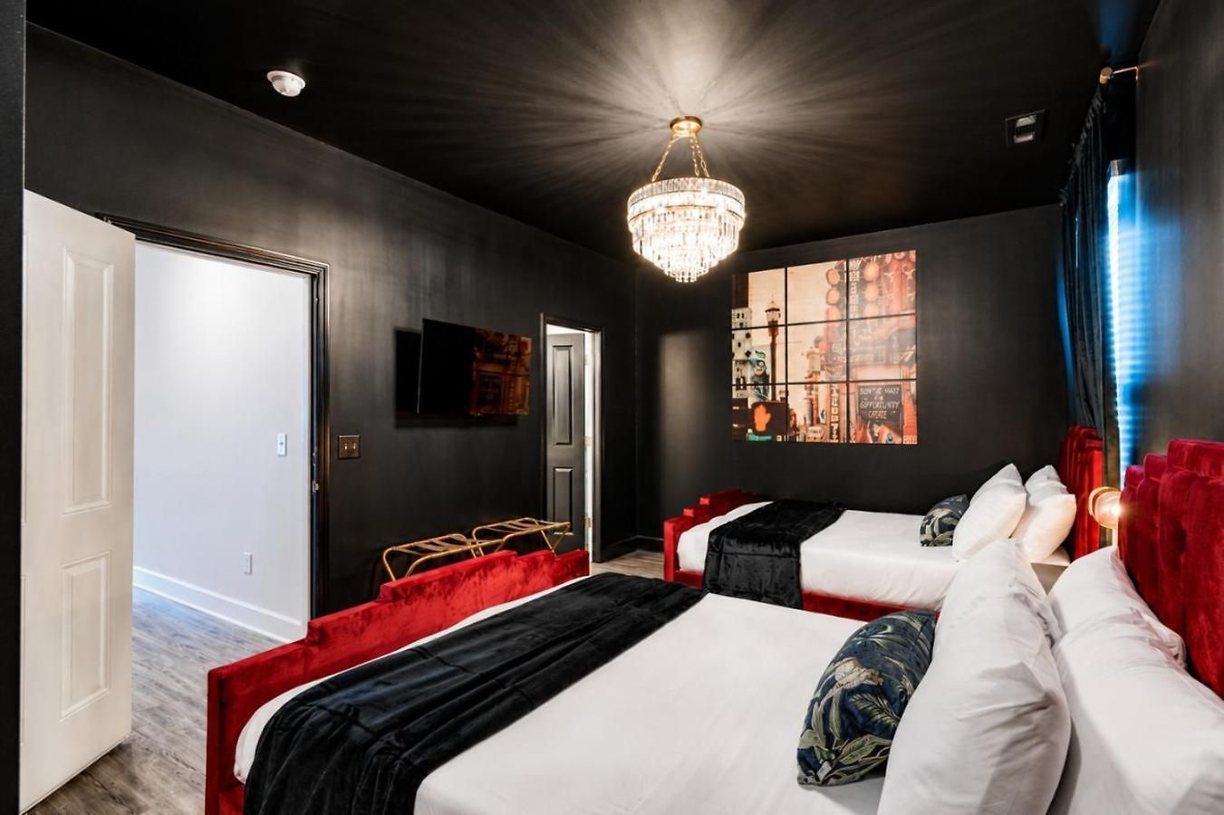 Funtastic 4 Bdr In The Nations Holiday home Nashville