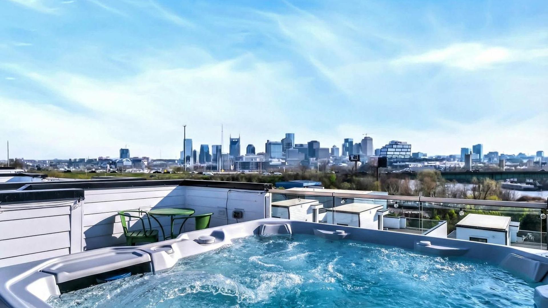 Taylor Swift Inspired Hot Tub Rooftop Deck Views Holiday home *