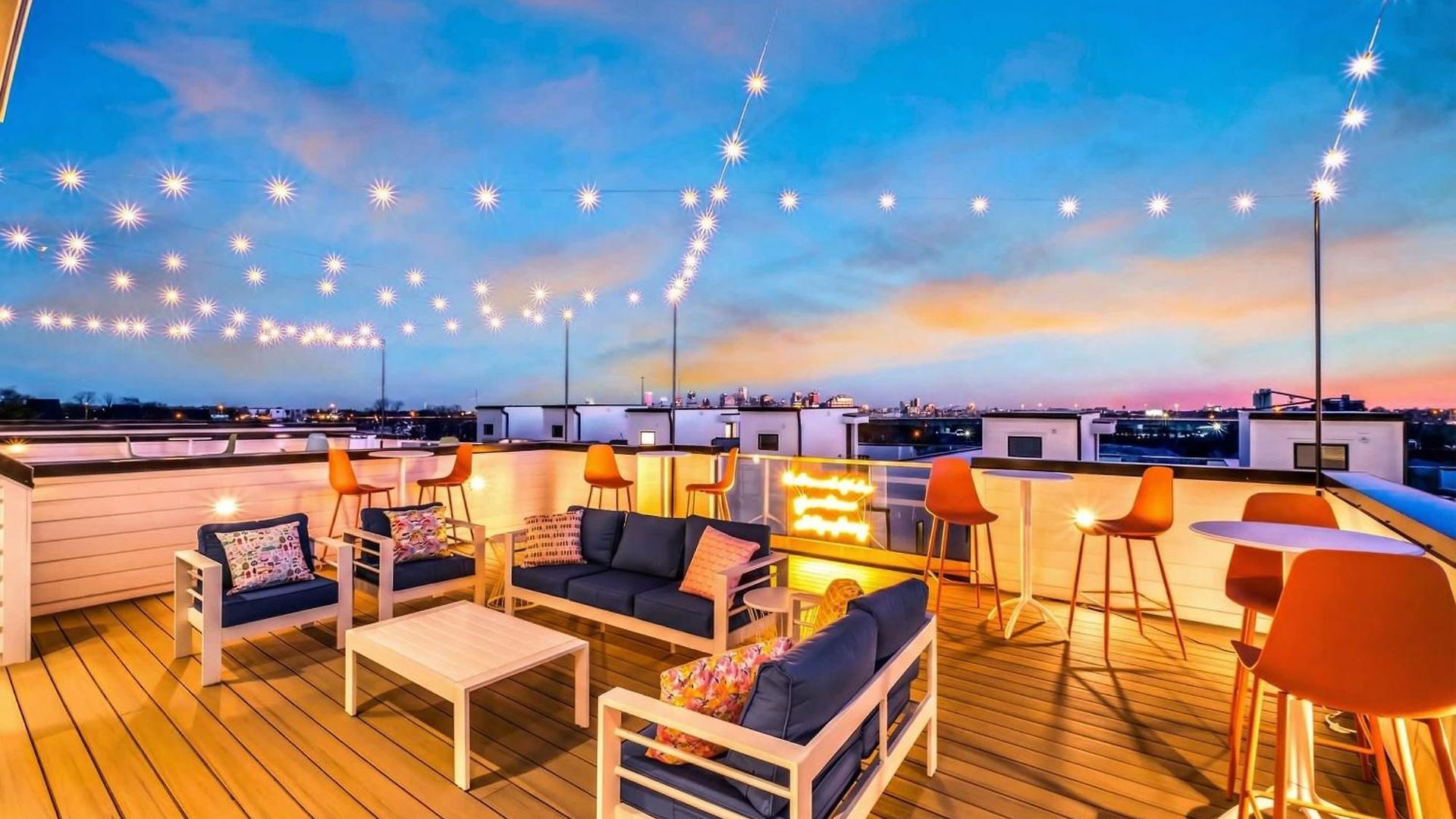 Taylor Swift Inspired Hot Tub Rooftop Deck Views Holiday home
