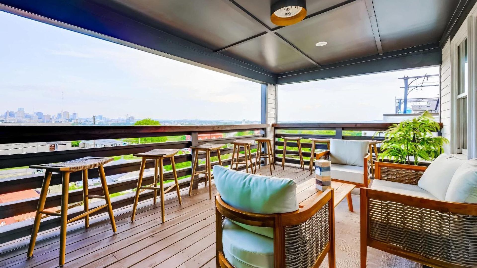 Luxe Pool Hot Tub & Game Downtown Holiday home Nashville