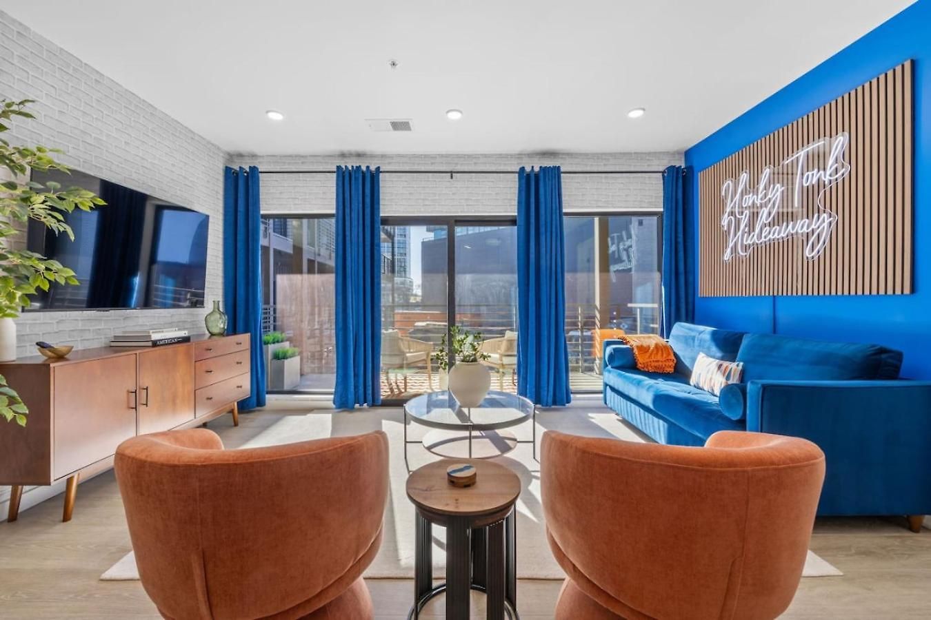 Honky Tonk Hideaway Walk To Broadway W Gym, Pool, Parking Holiday home *