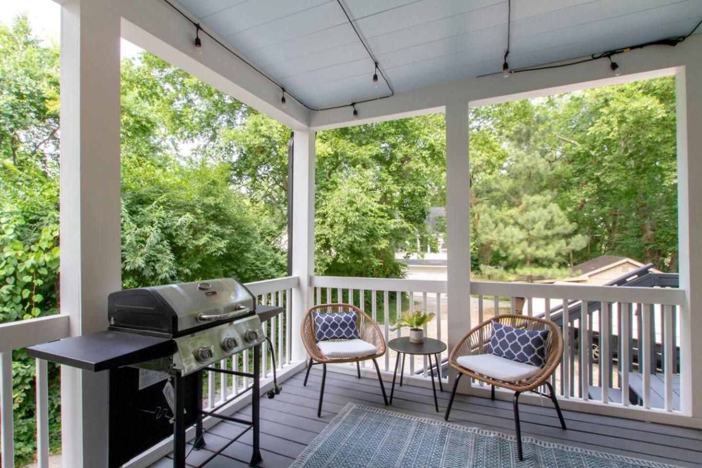 Nashoasis 10 Min To Dt, Gameroom, Huge Yard