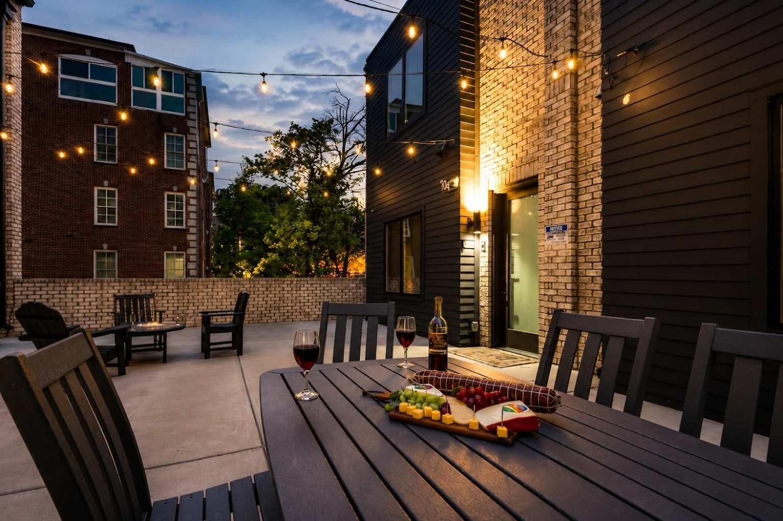 Holiday home 2 West End Homes With Stunning Rooftop Views Nashville