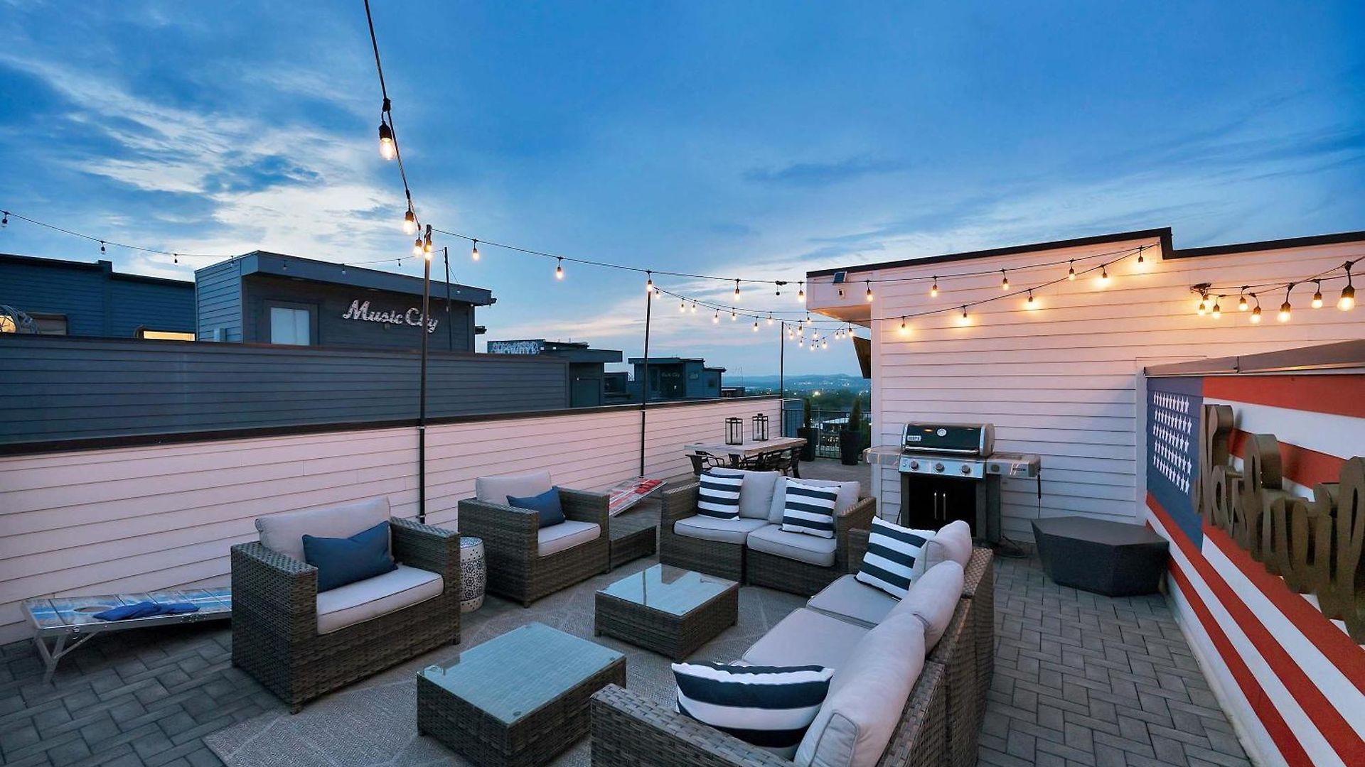 Ultimate Rooftop Double Games Bbq Skyline Views *