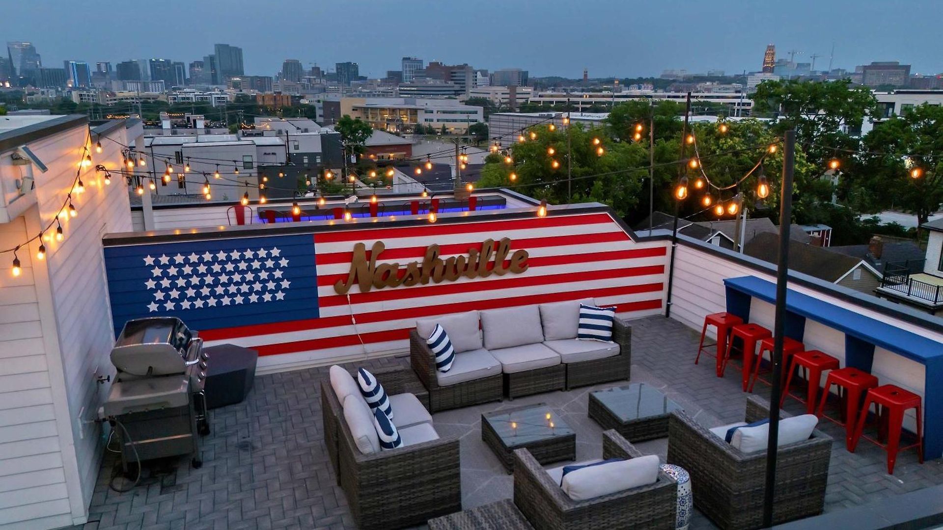 Ultimate Rooftop Double Games Bbq Skyline Views *