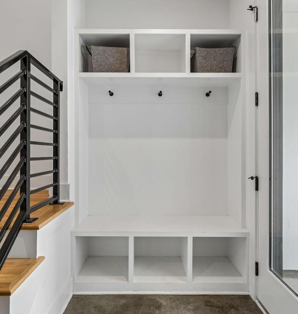 Townhouse With Rooftop & Modern Comfort *