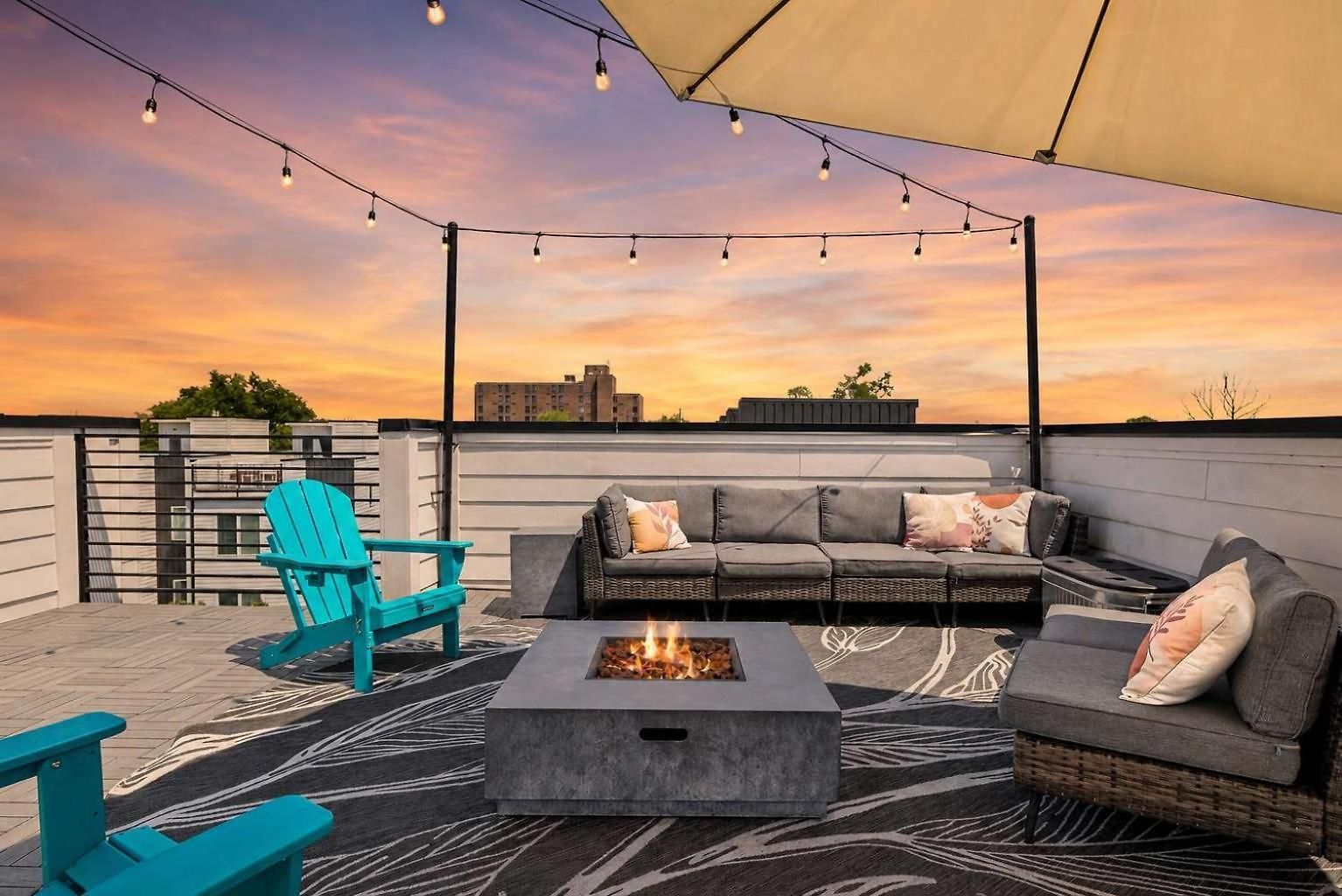 Holiday home Townhouse With Rooftop & Modern Comfort *