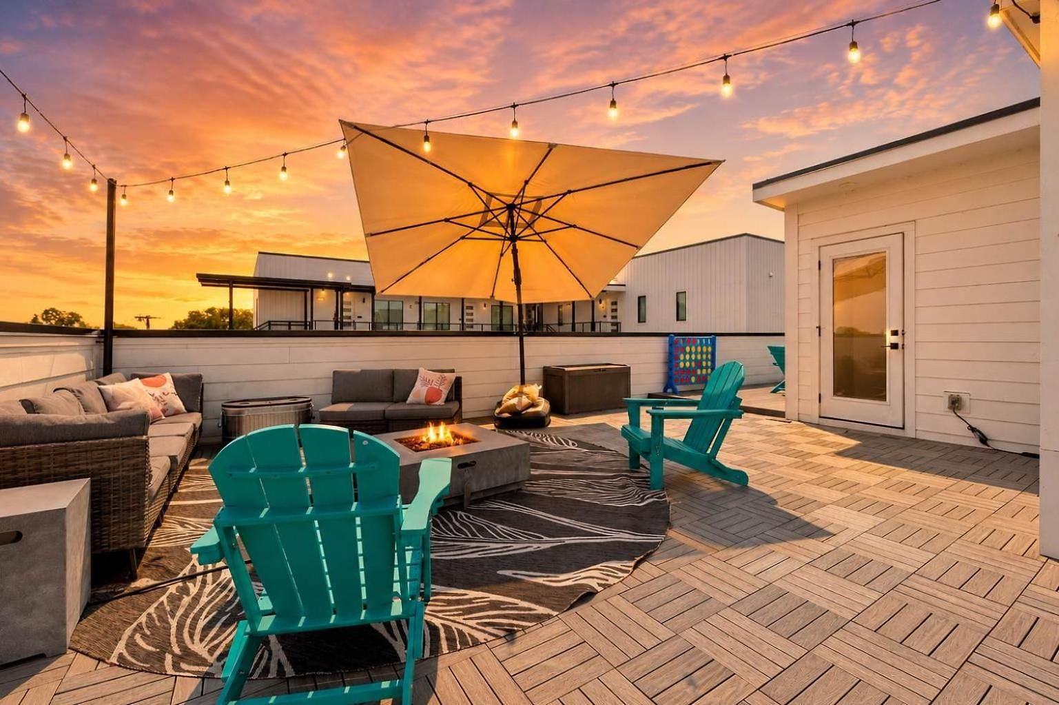 Townhouse With Rooftop & Modern Comfort