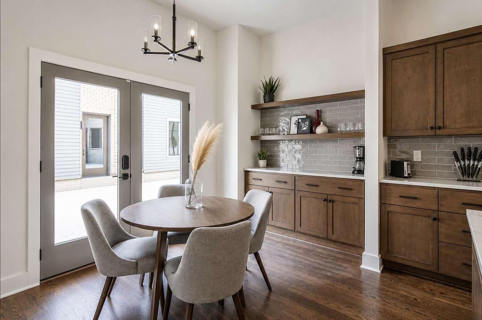 Stylish West End With Rooftop & Patio *