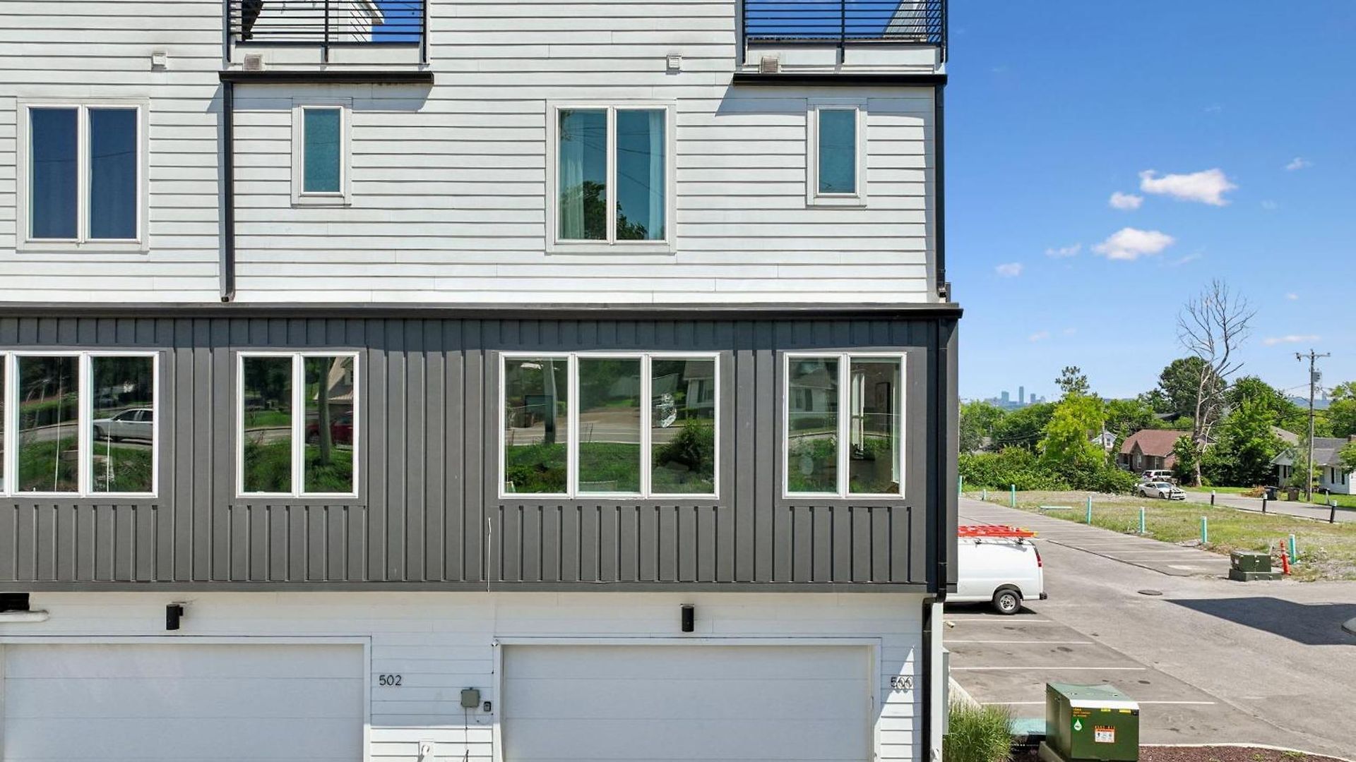 Holiday home Townhouse With Rooftop & Modern Comfort *