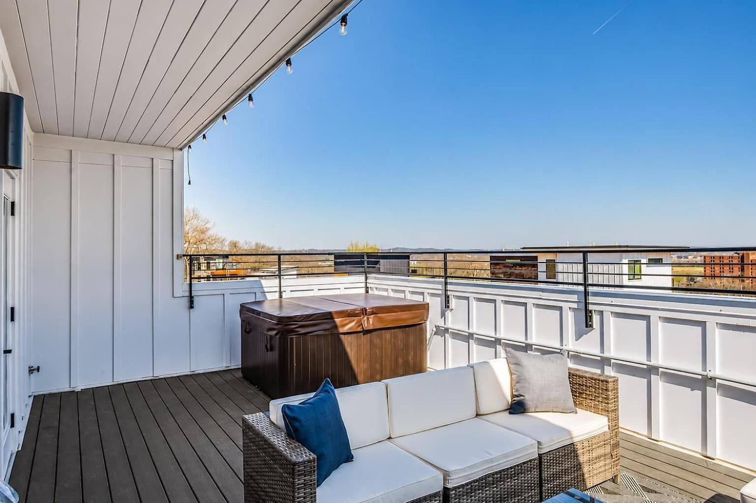 2 Homes Hot Tubs Sleeps Up To 24 * Nashville