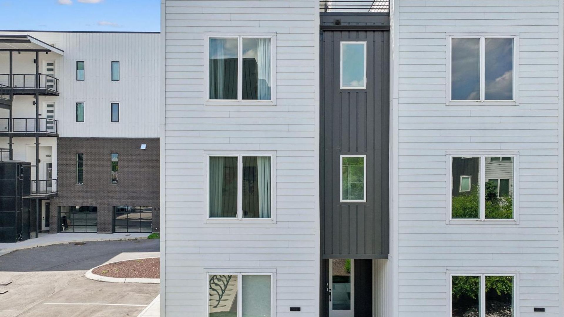 Holiday home Townhouse With Rooftop & Modern Comfort *