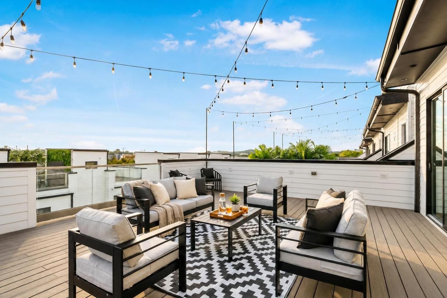 Holiday home Double Rooftop Decks Hot Tub Karaoke *