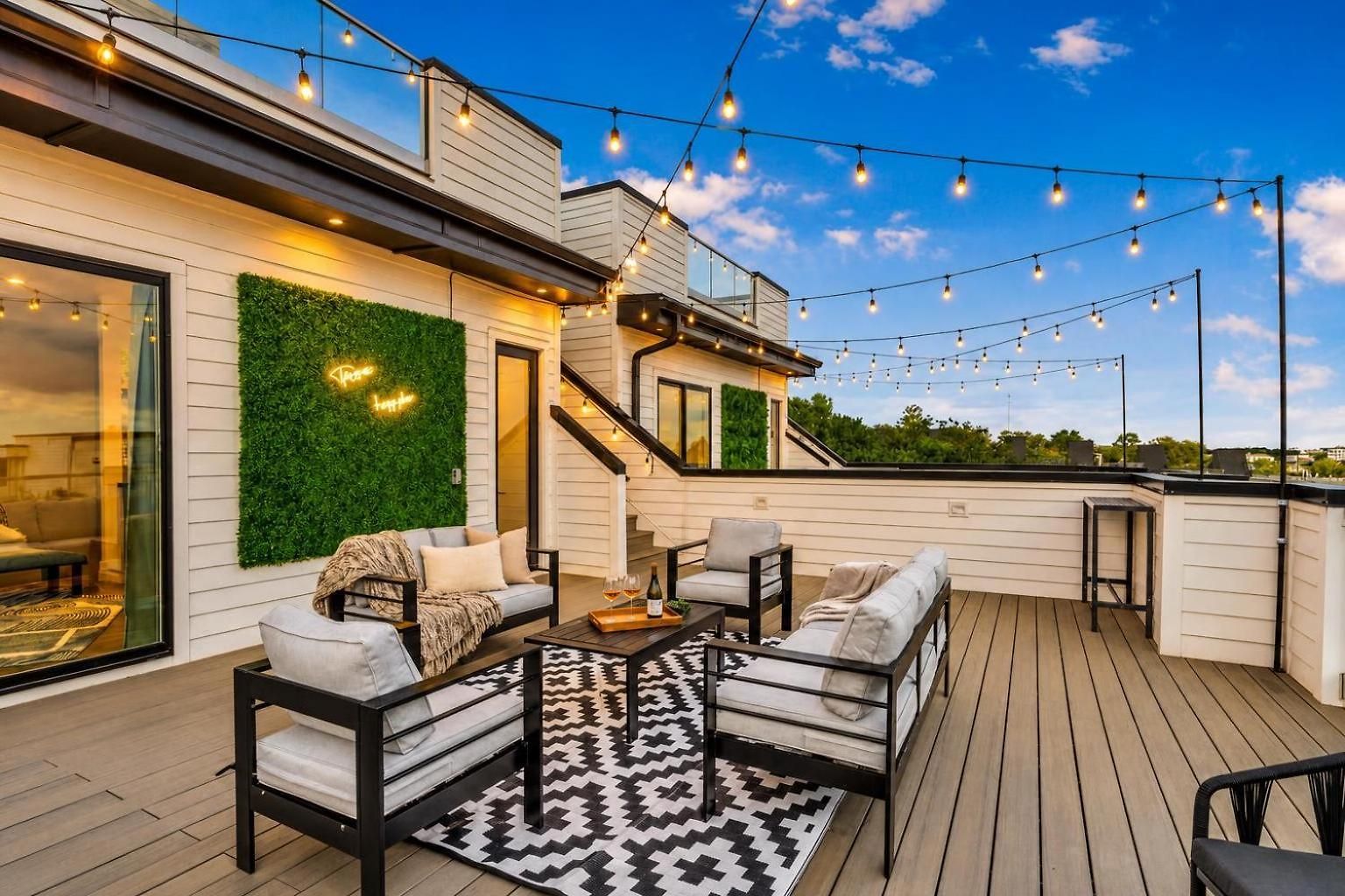 Double Rooftop Decks Hot Tub Karaoke Holiday home