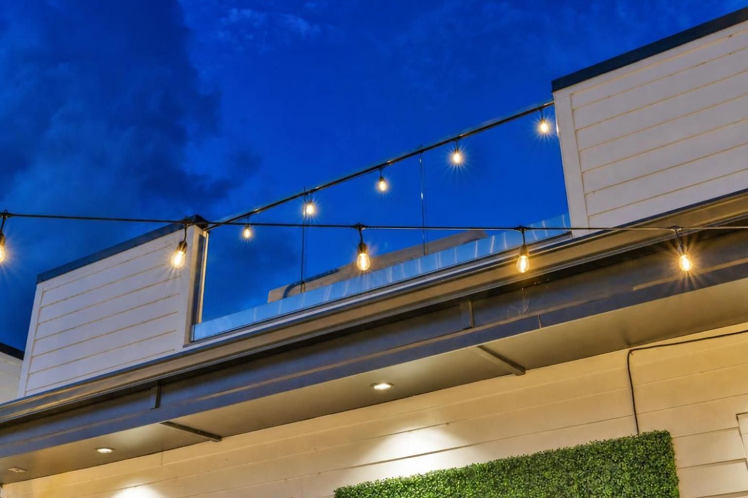 Double Rooftop Decks Hot Tub Karaoke Holiday home