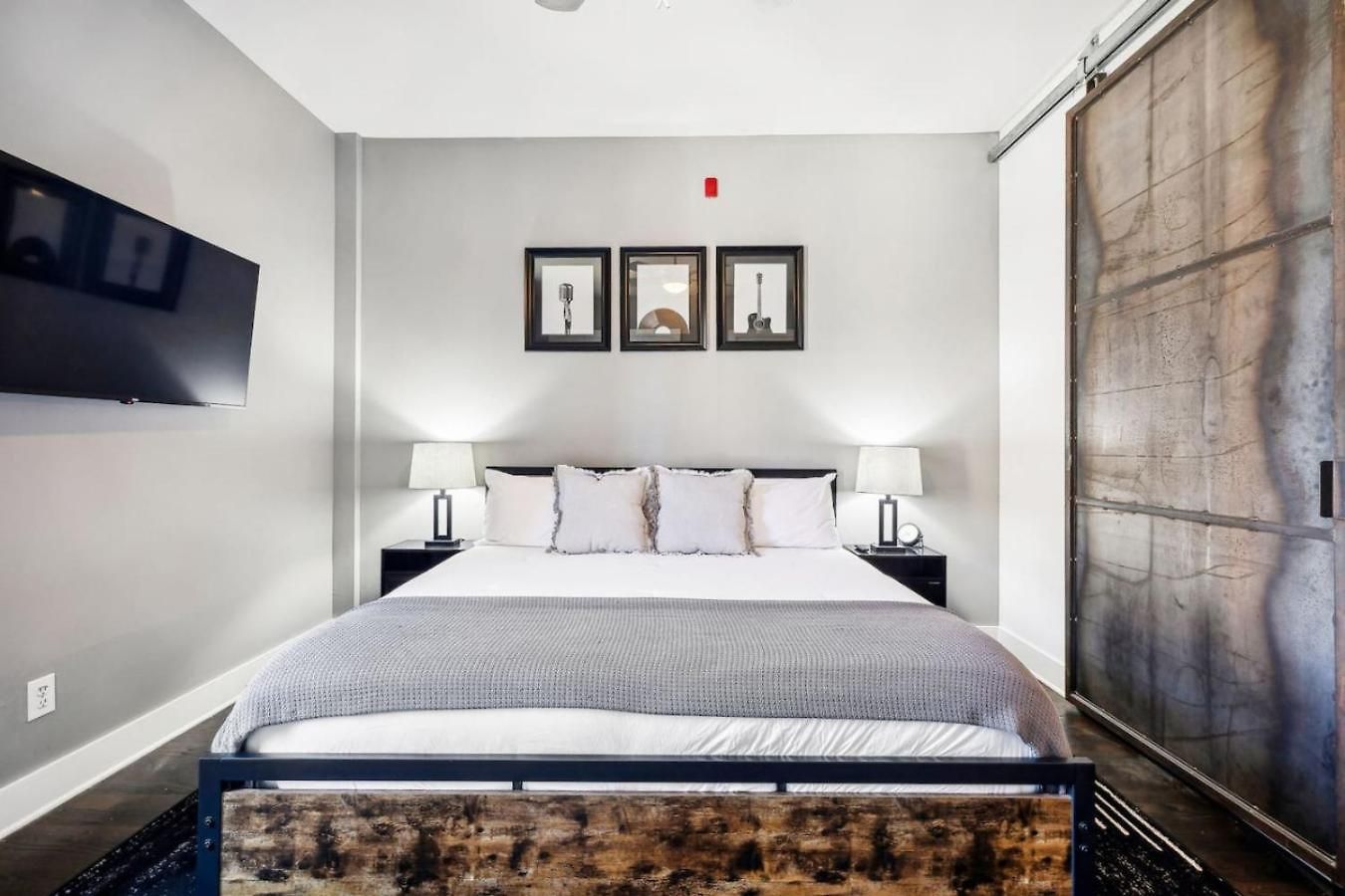 Holiday home Legends Loft Modern Near Vandy On West End