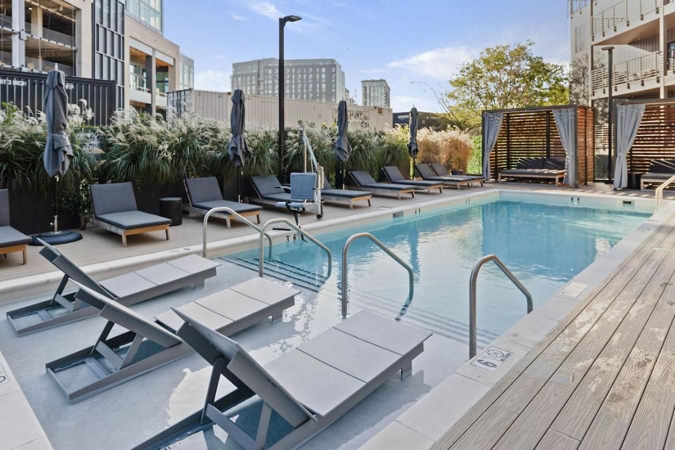 Holiday home Walk To Downtown Nash From The Speakeasy Pool, Gym, Parking And More, Amazing Location Nashville