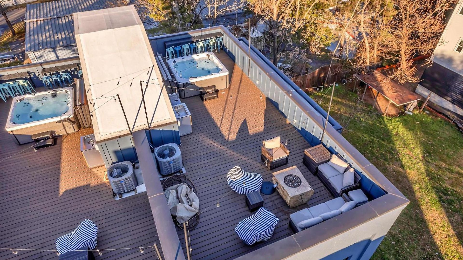 Twin Homes Rooftop Deck Hot Tub Outdoor Kitchen Holiday home